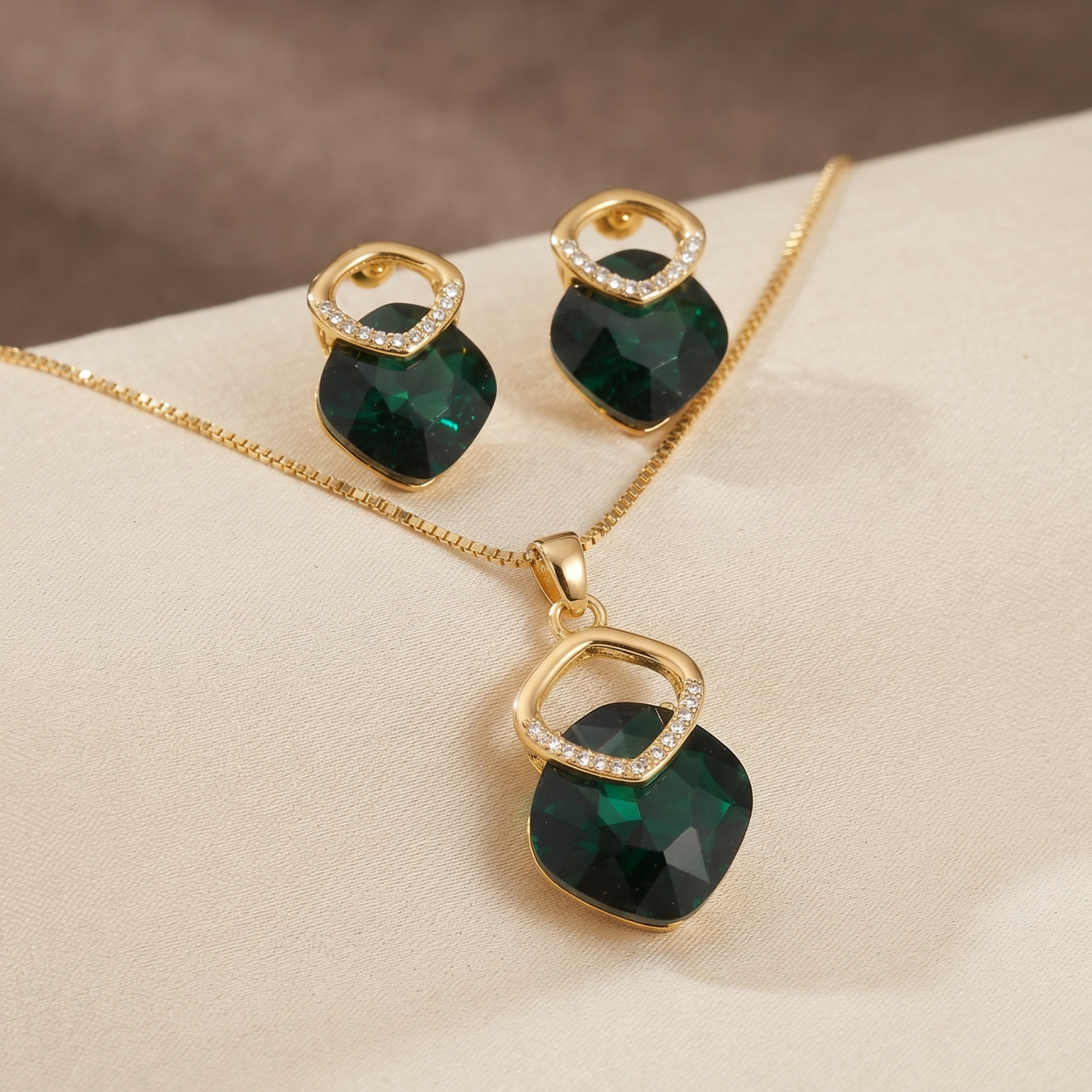 Emerald Charm: The Geometric Crystal Matching Set